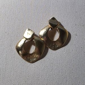Rare Vintage 80s Hammered Gold-Tone Door Knocker Hoop Earrings